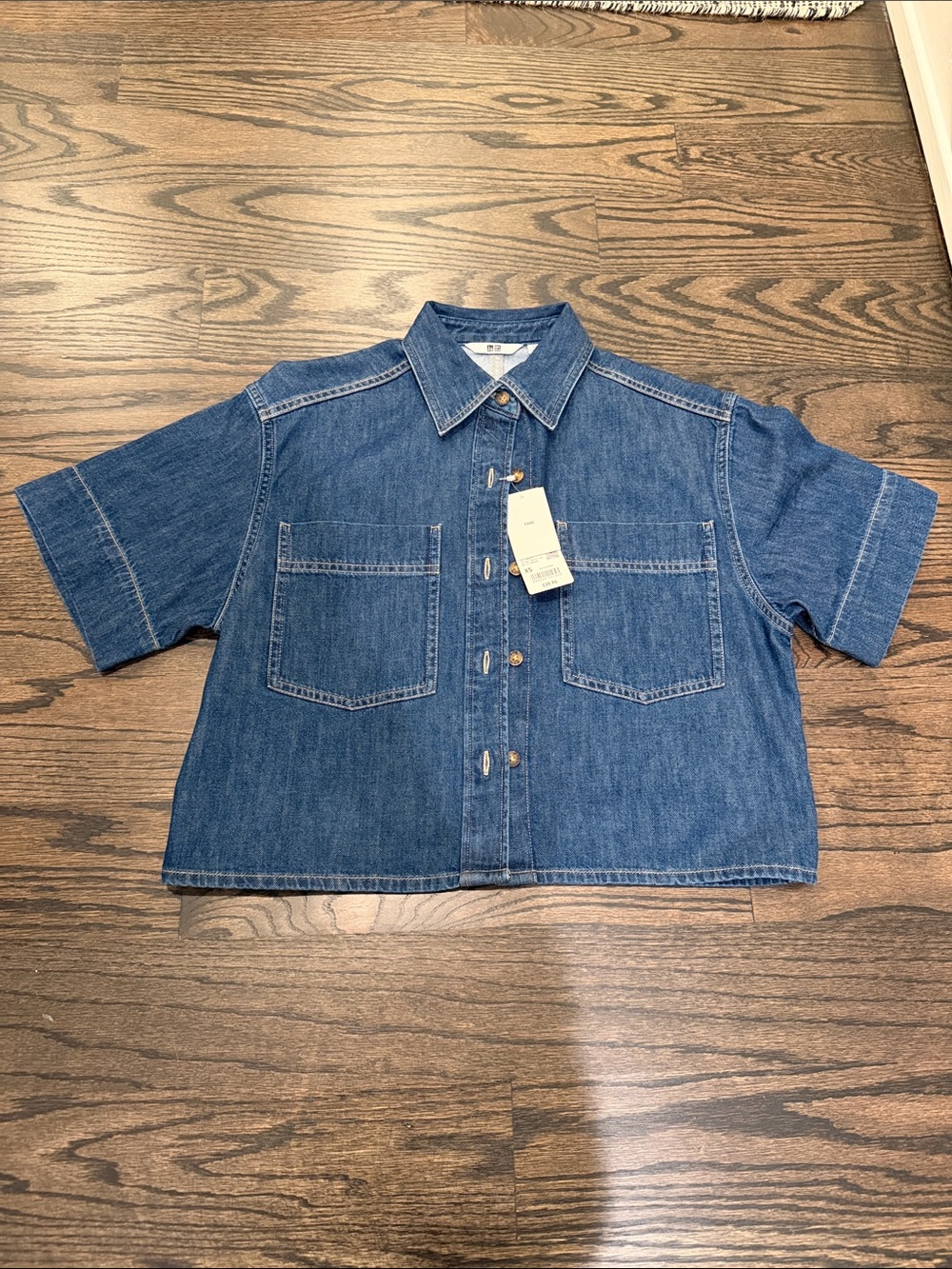 NWT UNIQLO Cropped Button Down